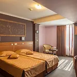 Diplomat Plaza & Hotell