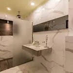 فندق Diplomat Plaza &