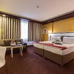 فندق Diplomat Plaza &