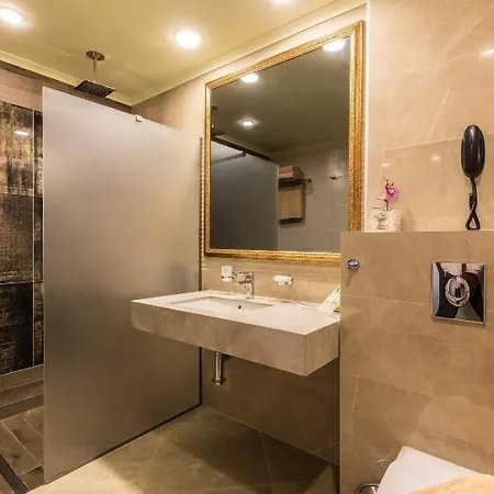 Hotel Diplomat Plaza & 4*
