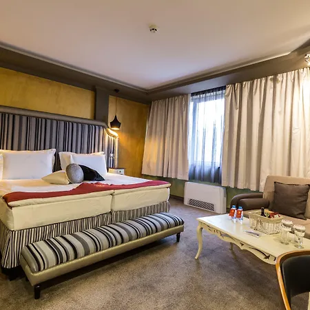 فندق Diplomat Plaza & 4*