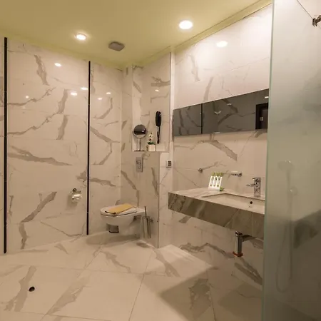 Хотел Diplomat Plaza &