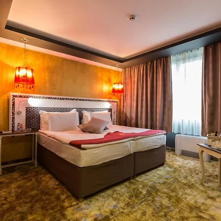 Хотел Diplomat Plaza & Луковит