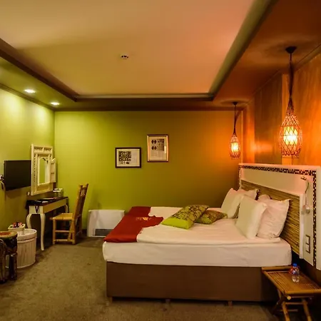 Diplomat Plaza & Hotel 4*